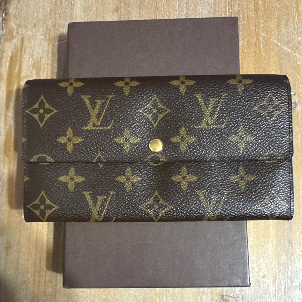 Louis Vuitton Monogram Sarah Wallet